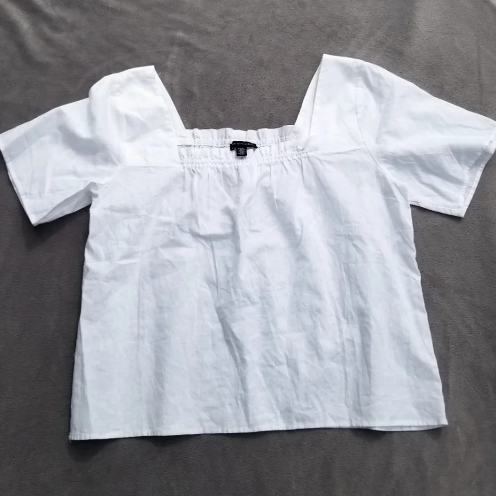 Saks Fifth Avenue Linen Shirt Women's XL White Top Blouse Cottage Beachy Summer - Picture 2 of 10